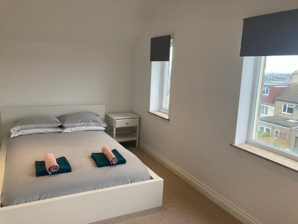 Bevendean Beach Hut - Modern 5 Bedroom House, With Parking Brighton Luaran gambar